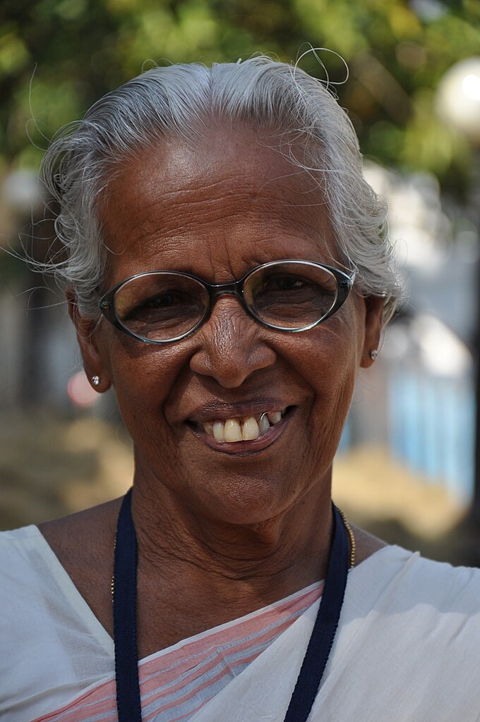 ”എന്നോട് ചോദിക്കും നീ പാടിയില്ലേ എന്ന്, ഒന്നുകൂടി പാടാന് പറയും”; വിഎസിനെക്കുറിച്ചുള്ള ഓര്മകളുമായി വിപ്ലവ ഗായിക പി.കെ. മേദിനി