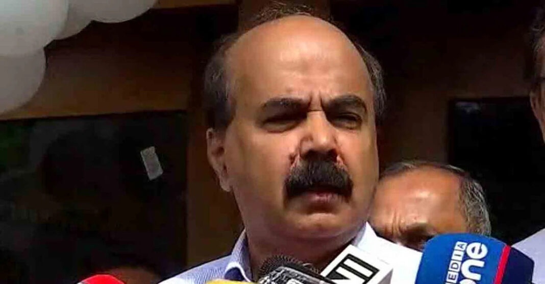 “അനിൽകുമാർ അയച്ച ഒരു ഫയലും പാസാക്കിയിട്ടില്ല, ഫയലുകൾ നോക്കുന്നത് ക്രിമിനൽ കുറ്റം”; രജിസ്ട്രാർക്കെതിരായ സസ്പെൻഷൻ നടപടിയിൽ ഉറച്ച് വിസി”