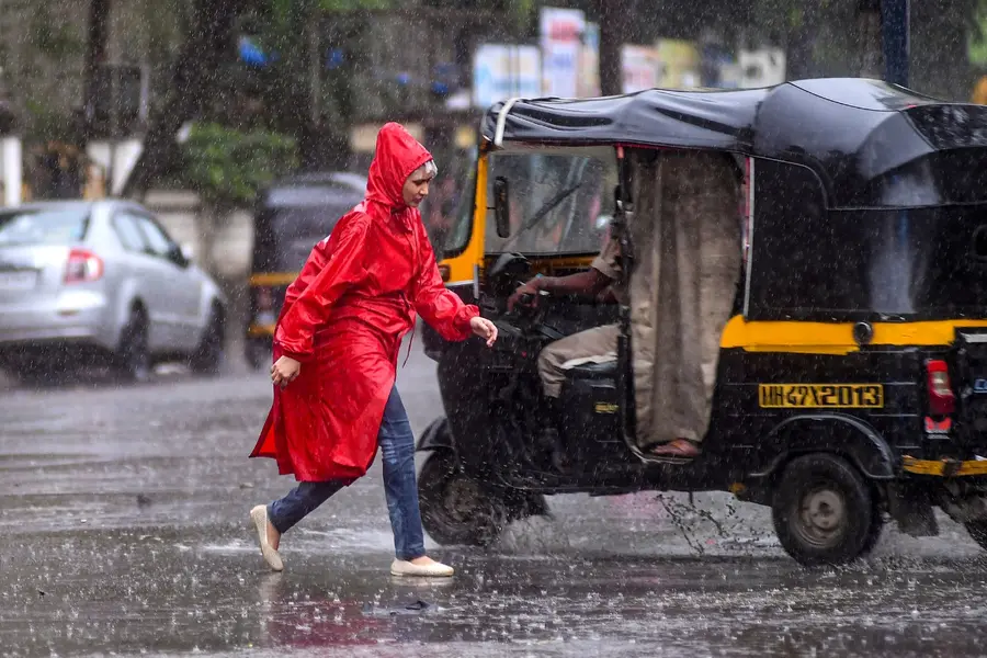 സംസ്ഥാനത്ത് ഇന്ന് ശക്തമായ മഴയ്ക്ക് സാധ്യത; വടക്കന് കേരളത്തിലും മലയോര മേഖലകളിലും മഴ കനത്തേക്കും