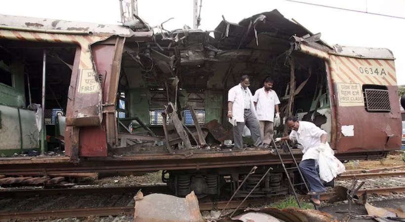 2006ലെ മുംബൈ ട്രെയിന് സ്ഫോടന പരമ്പര കേസ്: എല്ലാ പ്രതികളെയും വെറുതെ വിട്ട് ബോംബെ ഹൈക്കോടതി