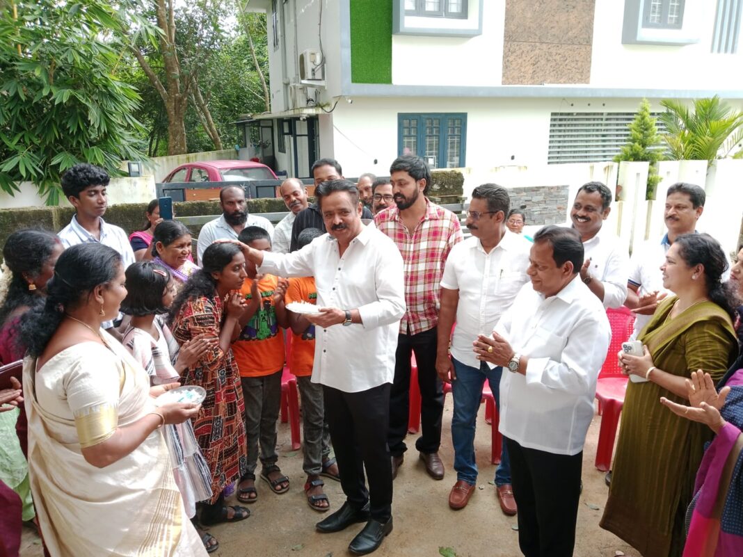 വേൾഡ് പീസ് മിഷന്റെ ചാരിറ്റി ഹൗസിംഗ് പ്രോജക്ട് :ആദ്യ ഭവനം കൈമാറി