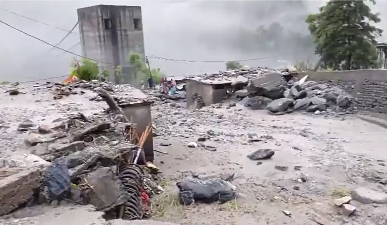 ഉത്തരാഖണ്ഡിൽ വീണ്ടും മേഘവിസ്ഫോടനം; ചമോലിയിലെ തരാലിയില് നിരവധി വീടുകളും വാഹനങ്ങളും മണ്ണിനടിയില്