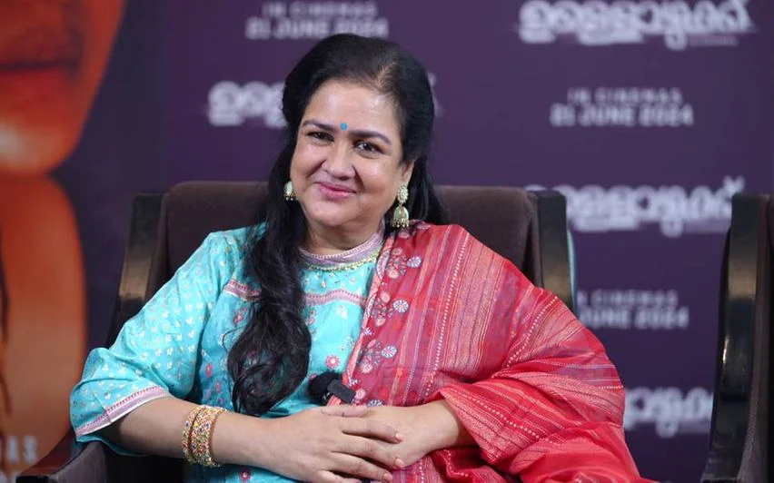 “ആടുജീവിതം പരാമര്ശിക്കാതെ പോയി”; സുരേഷ് ഗോപി ചോദിച്ച് ഉത്തരം പറയട്ടേയെന്ന് ഉര്വശി