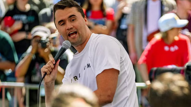 യുഎസ് വലതുപക്ഷ ആക്ടിവിസ്റ്റും,കടുത്ത ട്രംപ് അനുകൂലിയുമായ ചാർളി കിർക്ക് വെടിയേറ്റ് കൊല്ലപ്പെട്ടു