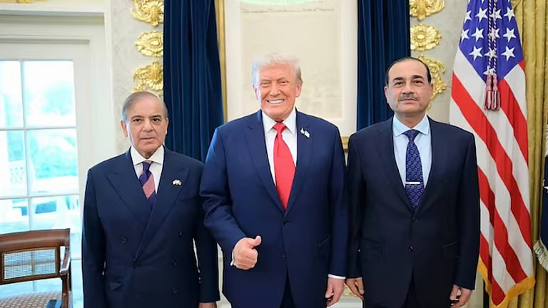 പാക് പ്രധാനമന്ത്രിയും സൈനിക മേധാവിയും മഹാ നേതാക്കളെന്ന് ട്രംപ്; വൈറ്റ് ഹൗസില് കൂടിക്കാഴ്ച