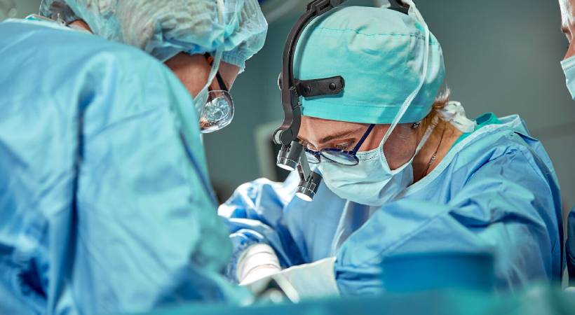 കുവൈറ്റ് വിഷമദ്യ ദുരന്തം: മസ്തിഷ്ക മരണം സംഭവിച്ച 10 പേരുടെ അവയവങ്ങൾ മാറ്റിവെച്ചു; 20 പേർക്ക് പുതുജീവൻ