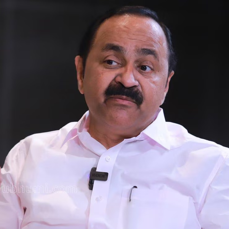 “രാഹുലിനെ പൂട്ടാൻ നോക്കി സതീശന് പാർട്ടിയെ വെട്ടിലാക്കുന്നു”; സൈബർ ഇടത്തെ കോണ്ഗ്രസ് ഉള്പ്പോര് രൂക്ഷം