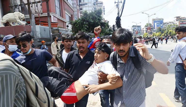 നേപ്പാളിലെ സോഷ്യല് മീഡിയ സൈറ്റുകളുടെ നിരോധനം; ജെന് സി പ്രതിഷേധത്തിന് നേരെ വെടിവയ്പ്പില് ഒരു മരണം