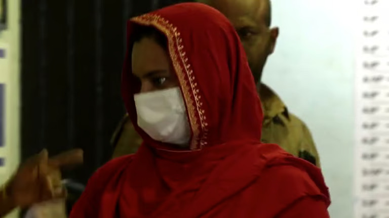 തിരുവനന്തപുരത്ത് ശസ്ത്രക്രിയയ്ക്കിടെ നെഞ്ചിൽ വയർ കുടുങ്ങിയ സംഭവം: “മെഡിക്കൽ ബോർഡിൻ്റെ തീരുമാനങ്ങളിൽ ഒന്നും നടപ്പായില്ല”; സുമയ്യ സമരത്തിലേക്ക്