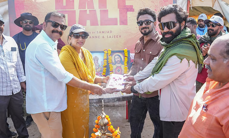 ഇന്ത്യ-പാക് സംഘര്ഷം പ്രതിസന്ധിയിലാക്കി; മലയാളത്തിലെ ആദ്യ വാമ്പയര് ആക്ഷന് മൂവി, ‘ഹാഫ്’ന്റെ ജയ്സാല്മീര് ഷെഡ്യൂള് പൂര്ത്തിയായി