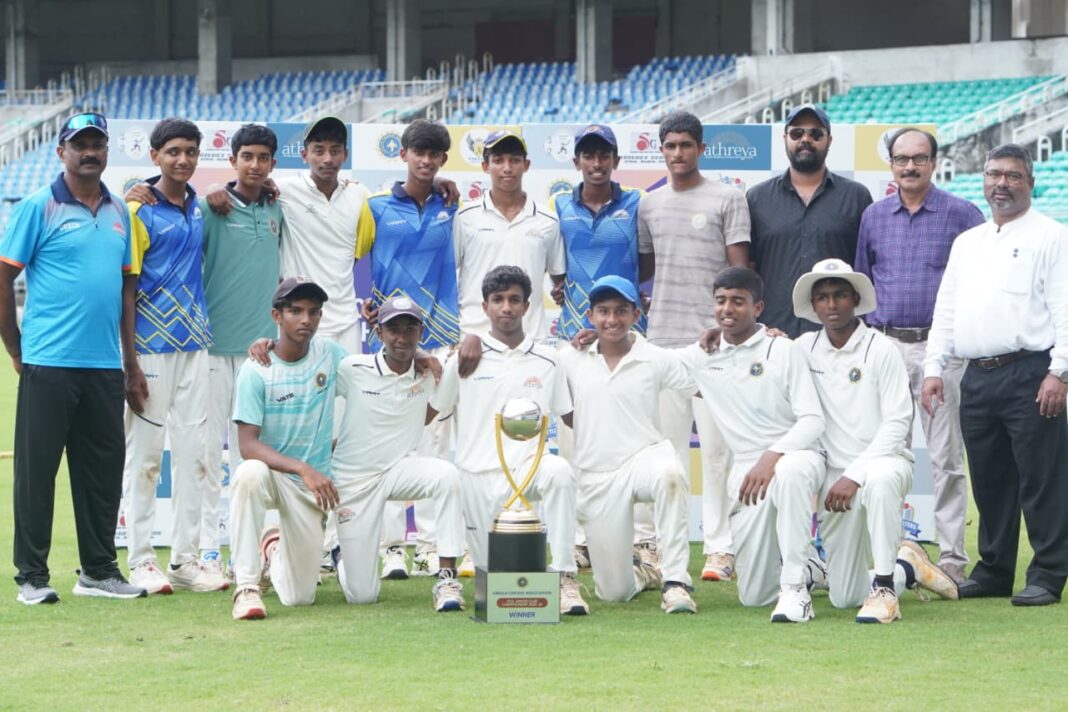 പ്രഥമ ജൂനിയർ ക്ലബ് ചാമ്പ്യൻഷിപ്പ് കിരീടം ആത്രേയ ക്രിക്കറ്റ് ക്ലബ്ബിന്