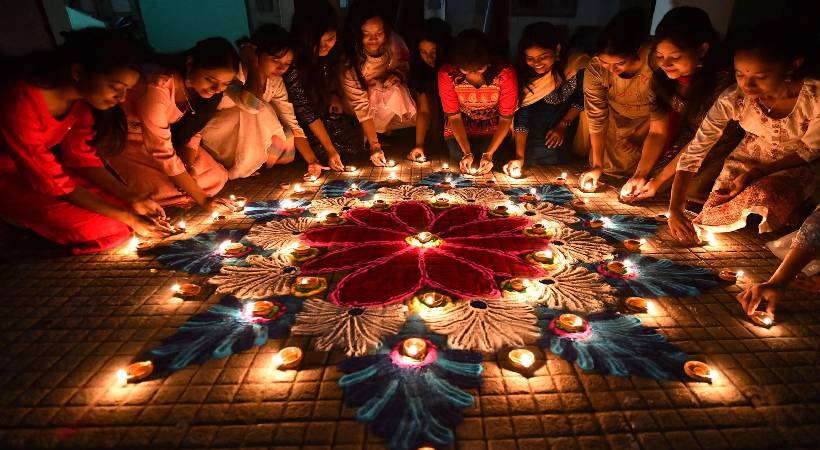 ഇന്ന് ദീപങ്ങളുടെ ഉത്സവമായ ദീപാവലി; ആഘോഷ നിറവിൽ രാജ്യം