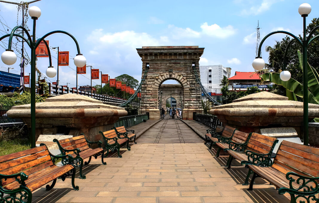 കാലത്തിന്റെ ചങ്ങലയിൽ പുനലൂർ – ഇപ്പോഴും മുഴങ്ങുന്ന തൂക്കുപാലം