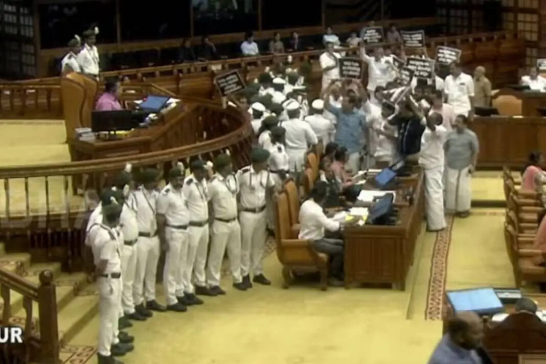 നിയമസഭയിലെ പ്രതിഷേധം; മൂന്ന് പ്രതിപക്ഷ എംഎൽഎമാർക്ക് സസ്പെൻഷൻ