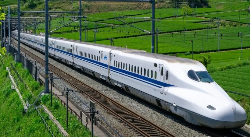 രാജ്യത്തെ ആദ്യ ബുള്ളറ്റ് ട്രെയിൻ 2027 ഓഗസ്റ്റ് മുതൽ സർവീസ് നടത്തും