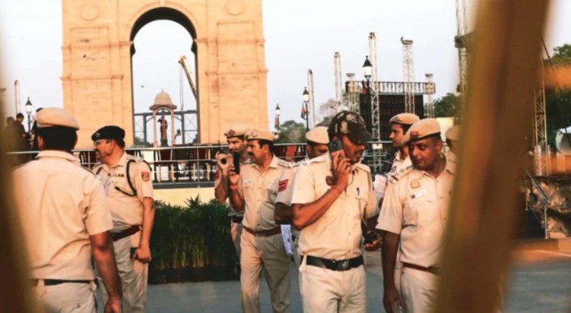 നേപ്പാളിലെ ജെന് സി പ്രക്ഷോഭം: സൂക്ഷ്മമായി പഠിക്കാന് ഡല്ഹി പൊലീസ്; കമ്മിഷണറുടെ നേതൃത്വത്തില് ഉന്നതതല യോഗം ചേര്ന്നു