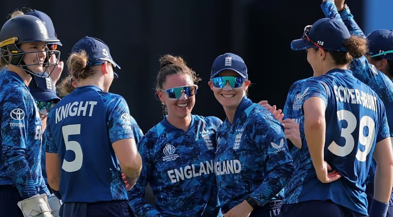 ബംഗ്ലാദേശിനെ നാല് വിക്കറ്റിന് വീഴ്ത്തി; വനിതാ ലോകകപ്പിൽ ഇംഗ്ലണ്ടിന് രണ്ടാം ജയം