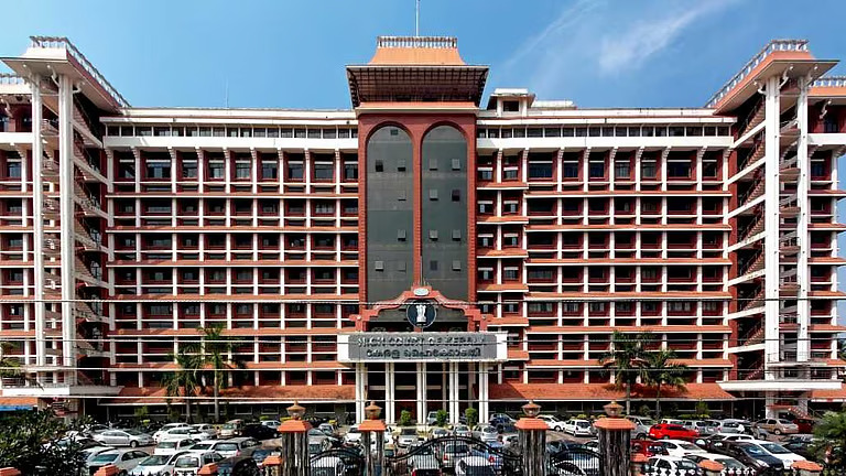 സർക്കാരിന് ആശ്വാസം; മുനമ്പം ജുഡീഷ്യല് കമ്മീഷൻ നിയമനം റദ്ദാക്കിയ സിംഗിള് ബെഞ്ച് വിധി റദ്ദാക്കി ഹൈക്കോടതി ഡിവിഷന്