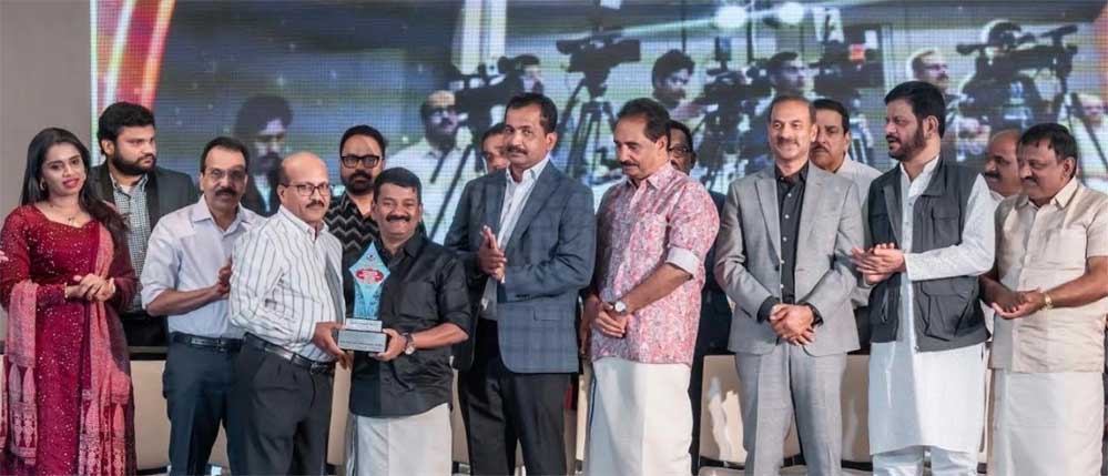 ജേക്കബ് മാനുവലിനെ ഇന്ത്യ പ്രസ് ക്ലബ് ഓഫ് നോർത്ത് അമേരിക്ക ആദരിച്ചു