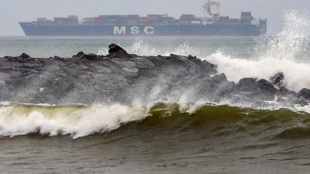 ആന്ധ്രയില് നാശം വിതച്ച ‘മൊന് ത’യുടെ തീവ്രത കുറഞ്ഞു; ഓറഞ്ച് അലേര്ട്ട്; കേരളത്തിലും മഴ തുടരും