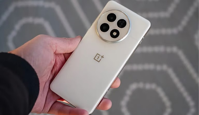 7300 എംഎഎച്ച് ബാറ്ററി, 165 ഹെഡ്സ് റിഫ്രഷ് റേറ്റ് ഡിസ്പ്ലേ; ലോഞ്ചിനൊരുങ്ങുന്ന വണ് പ്ലസ് 15 കാത്തു വെച്ചിരിക്കുന്നത്