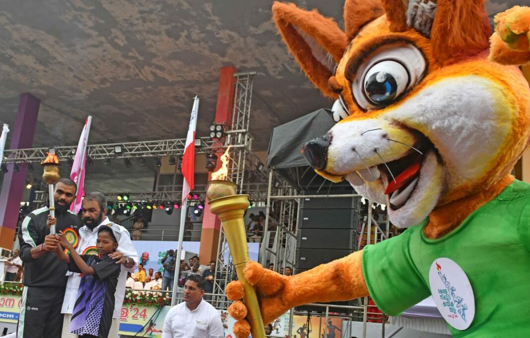 സ്വർണക്കപ്പുറപ്പിച്ച് ആതിഥേയർ, ഇഞ്ചോടിഞ്ച് പോരാട്ടവുമായി മലപ്പുറവും പാലക്കാടും; സംസ്ഥാന സ്കൂൾ കായികമേളയ്ക്ക് ഇന്ന് കൊടിയിറക്കം