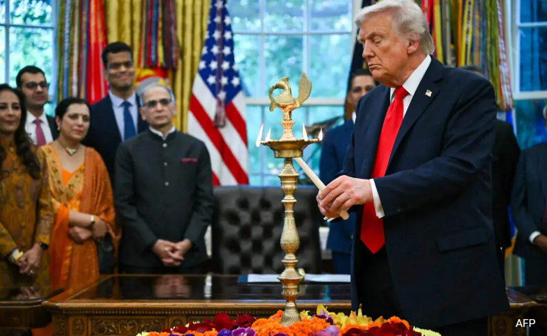 ദീപാവലി ആഘോഷങ്ങളുടെ ഭാഗമായി വൈറ്റ് ഹൗസില് ദീപം തെളിച്ചു; മോദിയുമായി ഫോണില് സംസാരിച്ചെന്ന് ട്രംപ്