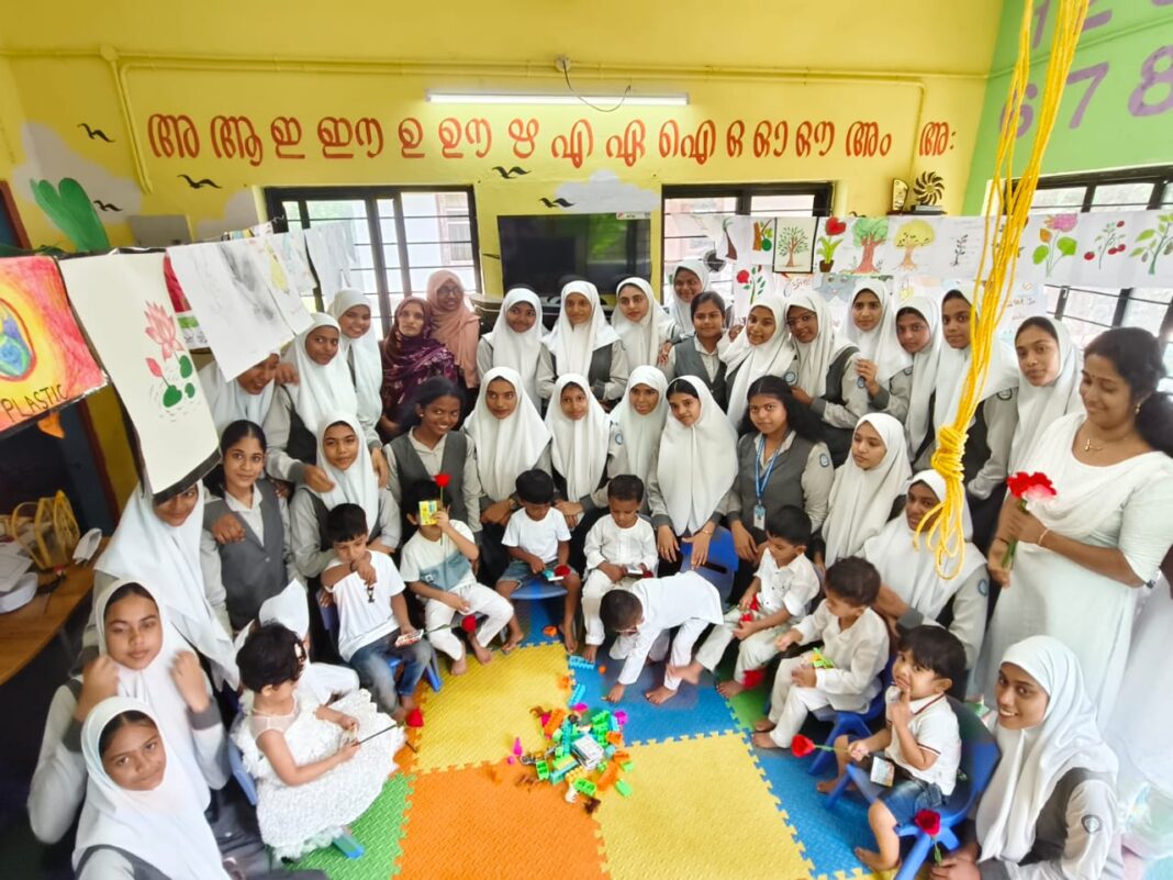 അംഗനവാടി വർണോത്സവം പ്രൗഢമാക്കി മർകസ് ഗേൾസ് സ്കൂൾ എൻ.എസ്.എസ് വിദ്യാർഥികൾ