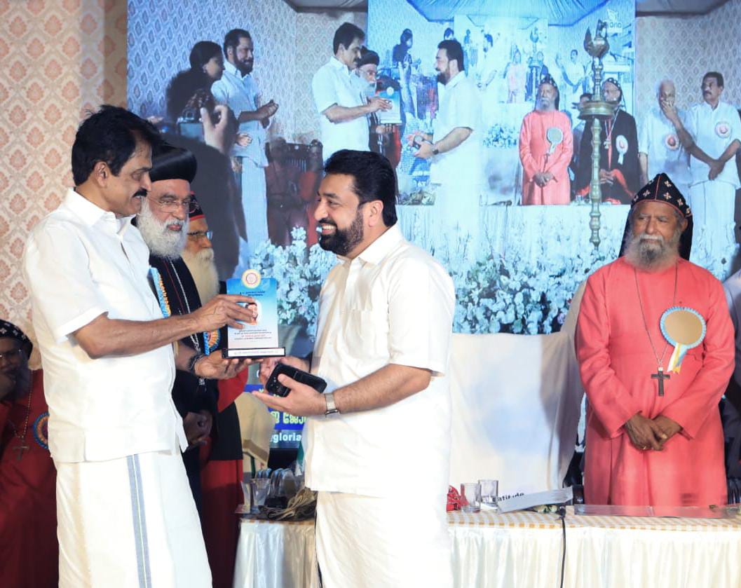 തടിയിൽ എ. ജെ. ജോസ് മെമ്മോറിയൽ ട്രസ്റ്റ് സന്തോഷ് ഏബ്രഹാമിനെ ആദരിച്ചു