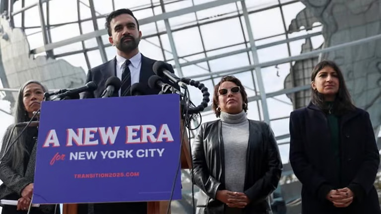 പെൺപടയുടെ കരുത്തിൽ ന്യൂയോർക്ക് സിറ്റി ഭരിക്കാൻ സൊഹ്റാൻ മംദാനി