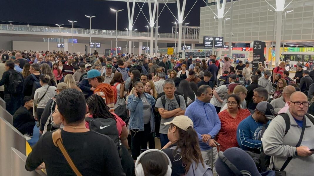 ബുഷ് എയർപോർട്ടിൽ സുരക്ഷാ പരിശോധനയ്ക്ക് 3 മണിക്കൂറിന്റെ കാത്തിരിപ്പുണ്ടാകാൻ സാധ്യത: വിമാനയാത്രികർ മുൻകൂട്ടി എത്താൻ നിർദ്ദേശം