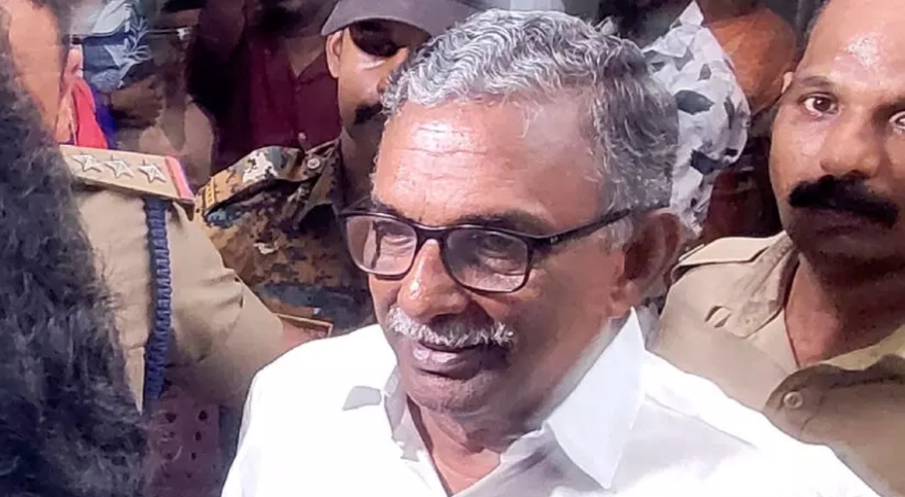 ശബരിമല സ്വർണക്കൊള്ള; എ പത്മകുമാറിനെ എസ് ഐ ടി കസ്റ്റഡിയിൽ വിട്ടു