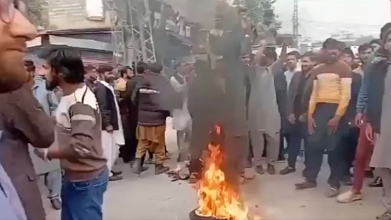 പാകിസ്ഥാനിലെ വിദ്യാഭ്യാസ നയങ്ങള്ക്കെതിരെ പ്രതിഷേധം; പാക് അധീന കശ്മീരില് ജെന് സീ പ്രക്ഷോഭം കലുഷിതമാകുന്നു