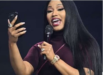 ട്രംപിനെ പുകഴ്ത്തി നിക്കി മിനാജ്; അരിസോണയിലെ വേദിയിൽ അപ്രതീക്ഷിത സാന്നിധ്യം