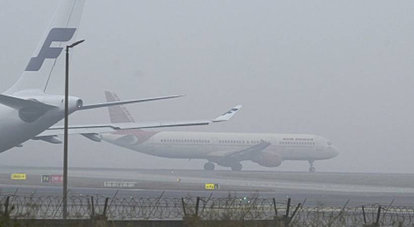 ഉത്തരേന്ത്യയിൽ മൂടൽ മഞ്ഞ് ശക്തം; യാത്രക്കാർക്ക് മുന്നറിയിപ്പുമായി ഡൽഹി വിമാനത്താവളം