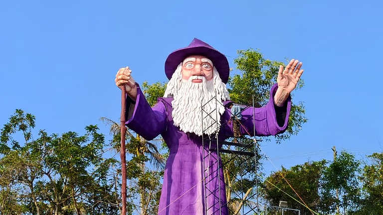 കോവളത്തിനും ഇക്കുറി പാപ്പാഞ്ഞി; പുതുവർഷത്തെ വരവേൽക്കാൻ തലസ്ഥാനവും