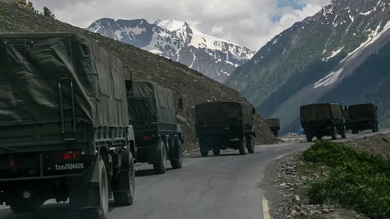 ചൈനയെ നേരിടാൻ ഹിമാലയൻ അതിർത്തികളിൽ അടിസ്ഥാന സൗകര്യ വികസനത്തിനായി ഇന്ത്യ ശതകോടികൾ ചെലവിടുന്നു; റിപ്പോർട്ട് പുറത്തുവിട്ട് വാൾസ്ട്രീറ്റ് ജേണൽ