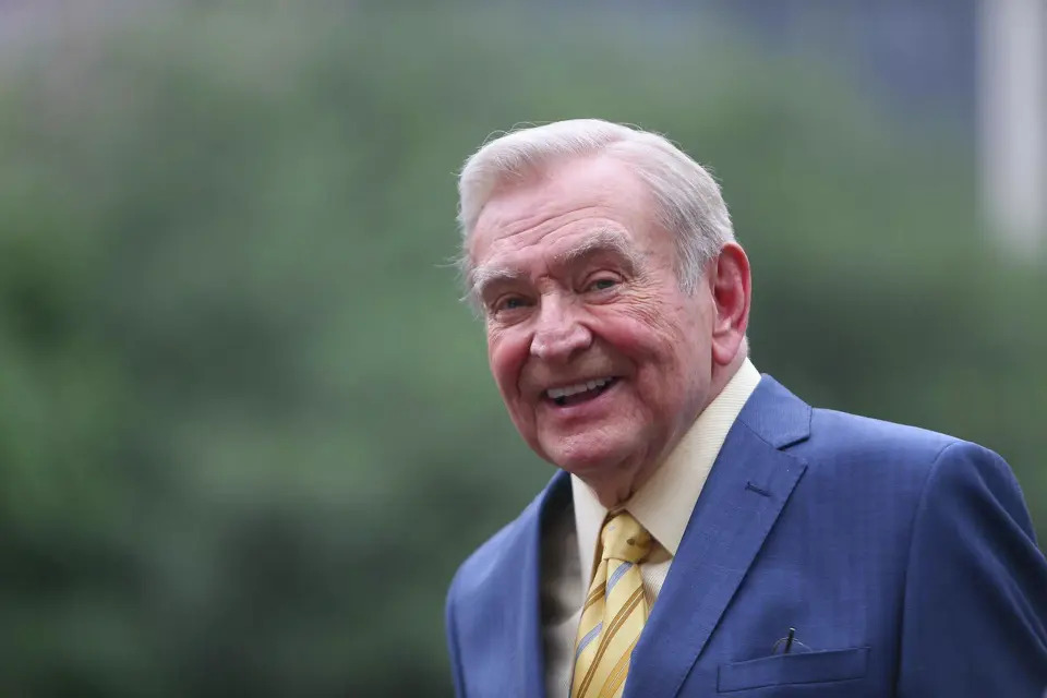 പ്രശസ്ത ടിവി വാർത്താ അവതാരകൻ ഡേവ് വാർഡ് അന്തരിച്ചു