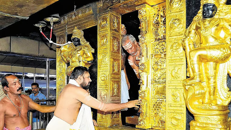 ശബരിമല സ്വര്ണക്കൊള്ള ഇഡി അന്വേഷിക്കും; മുഴുവന് രേഖകളും നല്കാന് ഉത്തരവിട്ട് വിജിലന്സ് കോടതി