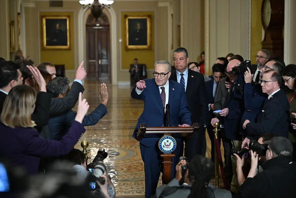ഗവൺമെന്റ് സ്തംഭനം ഒഴിവാക്കാൻ ധാരണ: ട്രംപ് ഭരണകൂടവും ഡെമോക്രാറ്റുകളും കൈകോർക്കുന്നു