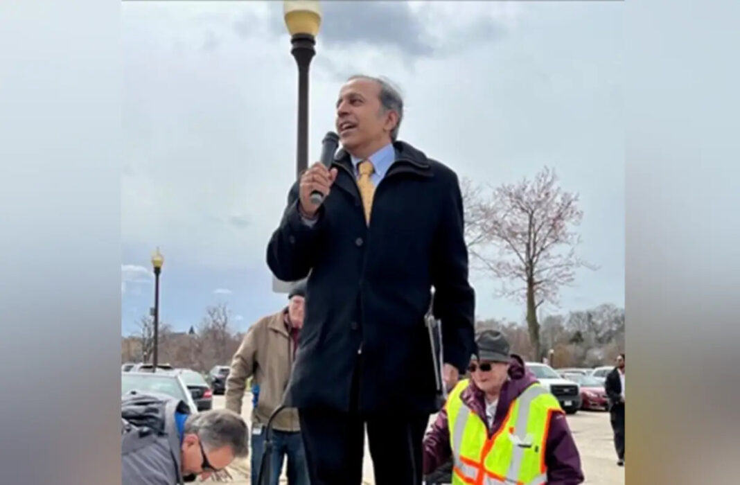 ഹൗസ് ചൈന പാനലിലെ നേതൃസ്ഥാനം ഒഴിയാൻ രാജാ കൃഷ്ണമൂർത്തി; പകരം റോ ഖന്ന എത്തും