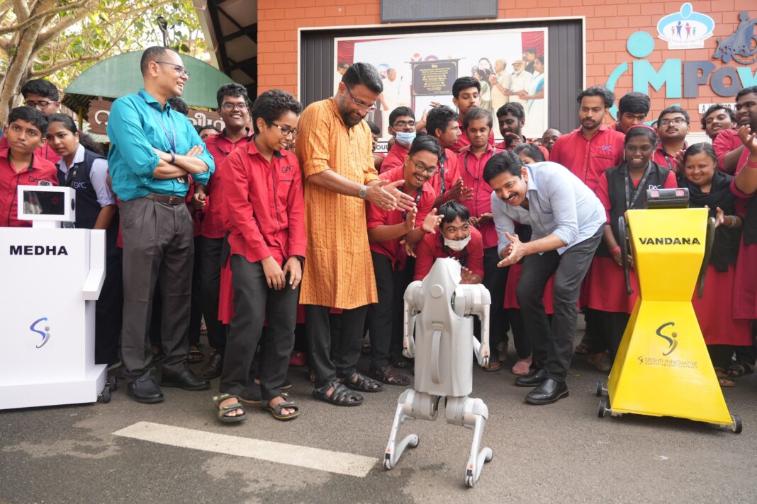 റോബോ കൂട്ടുകാര് ഡിഫറന്റ് ആര്ട് സെന്ററില്: ആവേശത്തിരയിളക്കത്തില് ഭിന്നശേഷിക്കാര്