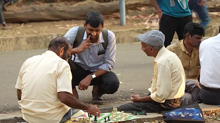 പൂരം വന്നാലും.. കലോത്സവം വന്നാലും.. പ്രിയം ചെസ് തന്നെ! കലോത്സവ നഗരിയിലെ വേറിട്ട കാഴ്ചകൾ