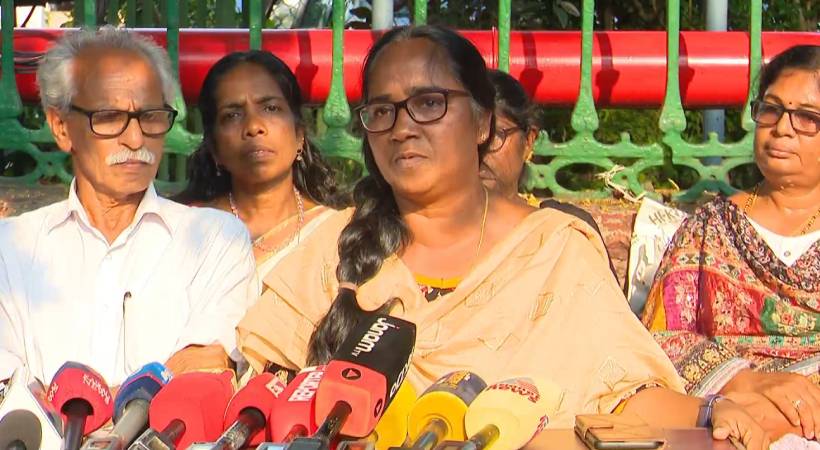 ജനുവരി മാസത്തെ ഓണറേറിയവും ഇൻസെന്റീവും ലഭിക്കാനുണ്ട്, സർക്കാരിന്റെ ആശ സംഗമം ധൂർത്ത്: ആശാ വർക്കേഴ്സ്