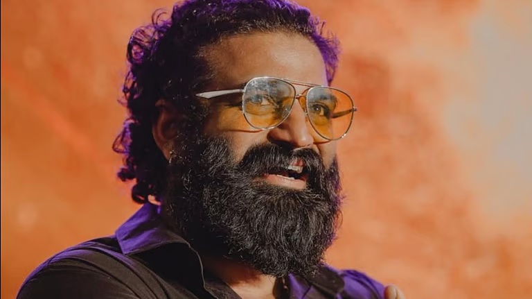 ‘ഇരുളിൽ നിന്നും പുതിയൊരധ്യായം തുടങ്ങുന്നു’; ശിവജിത്ത് നായകനാകുന്ന ബ്രഹ്മാണ്ഡ ആക്ഷൻ ചിത്രം, മോഷൻ പോസ്റ്റർ പുറത്ത്