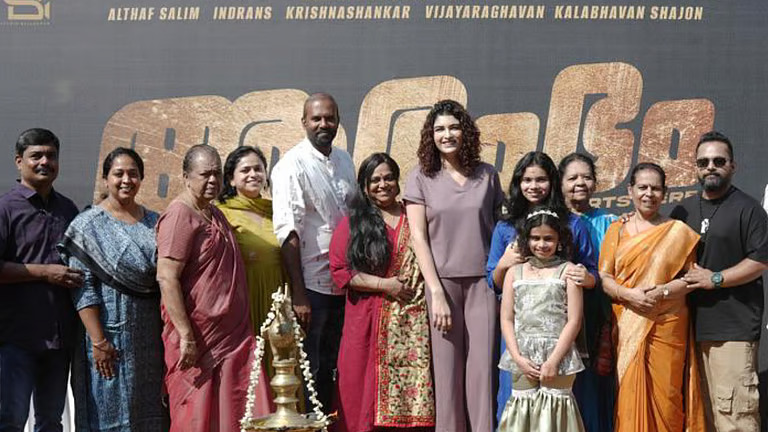 ഖുശ്ബുവിന്റെ മകൾ അവന്തിക സുന്ദറിന്റെ സിനിമാപ്രവേശം മലയാളത്തിലൂടെ! ‘ആരംഭം’ സിനിമയ്ക്ക് തുടക്കമായി