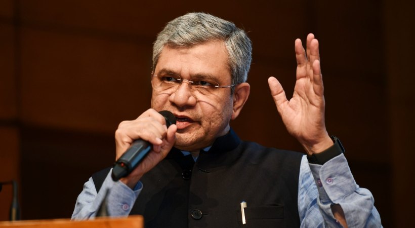 സില്വര് ലൈന് പദ്ധതിയില് പന്ത് സംസ്ഥാന സര്ക്കാരിന്റെ കോര്ട്ടിലെന്ന് രാജ്യസഭയില് മന്ത്രി അശ്വിനി വൈഷ്ണവ്