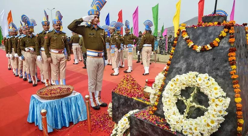 രാജ്യത്തിന്റെ ഹൃദയത്തില് ആഴത്തില് മുറിവേറ്റ ഒരു പ്രണയദിനം; പുല്വാമ ആക്രമണത്തിന്റെ നടുക്കുന്ന ഓര്മകള്ക്ക് ഏഴുവയസ്