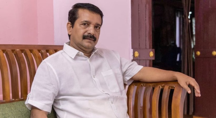 മലമ്പുഴയില് എ സുരേഷ് വേണ്ട; അതൃപ്തിയുമായി കോണ്ഗ്രസ് നേതാക്കള്; മത്സരം കൈപ്പത്തി ചിഹ്നത്തില് തന്നെ വേണമെന്ന് ആവശ്യം