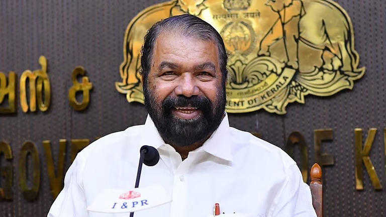 പാഠപുസ്തക വിതരണം ഫെബ്രുവരി 13ന്; സ്കൂള് തുറക്കുന്നതിന് മൂന്ന് മാസം മുമ്പ് വിതരണം നടത്തുന്നത് ചരിത്രത്തില് ആദ്യം: വി. ശിവന്കുട്ടി